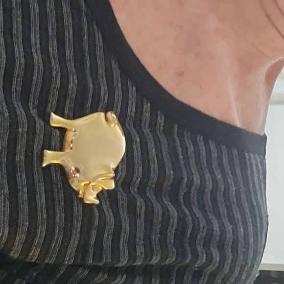 Vintage Gold Pig Pin with Swarovski Crystal Eye - Picture 3 of 5